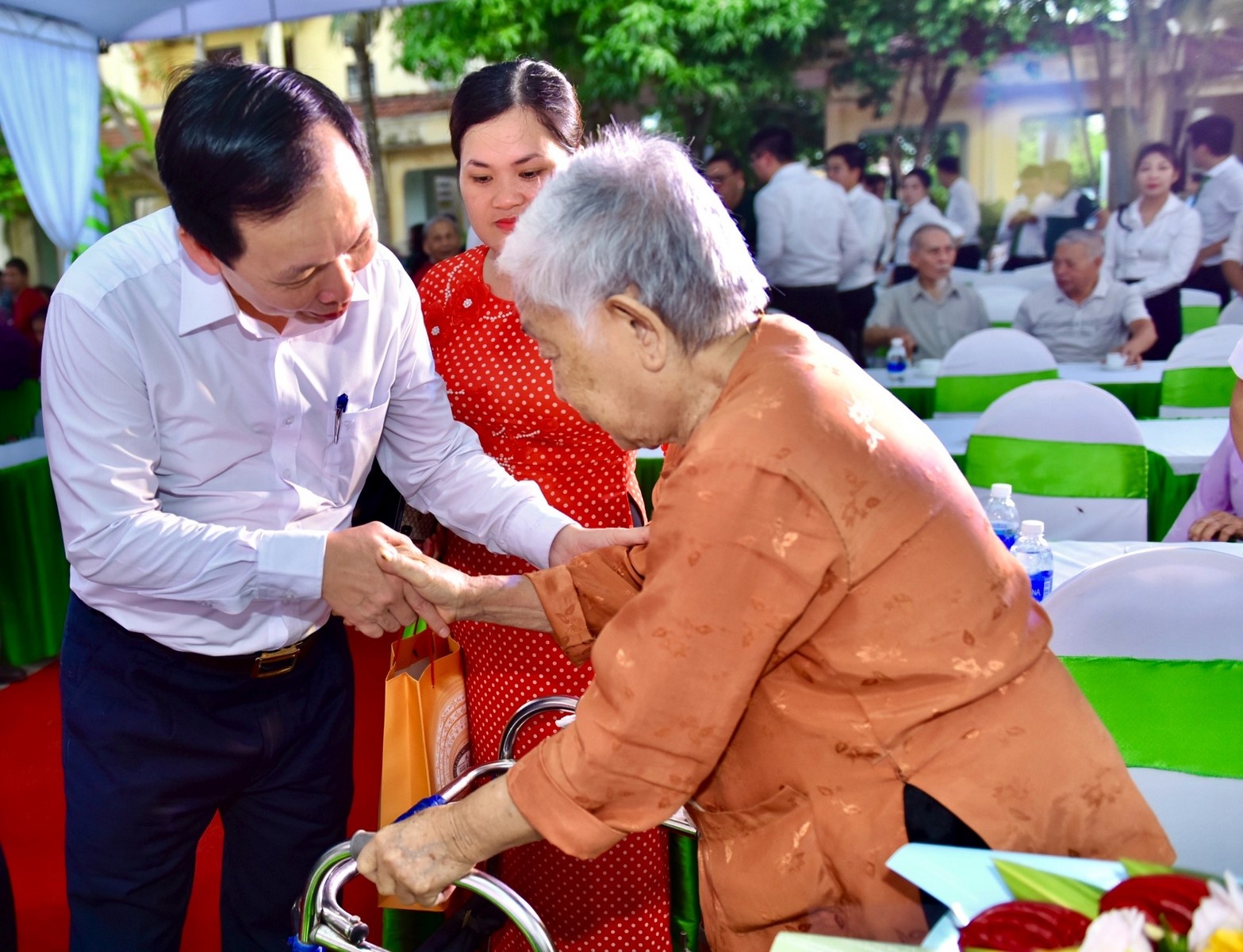 Đời đời nhớ ơn các Anh hùng liệt sỹ doi doi nho on cac anh hung liet sy