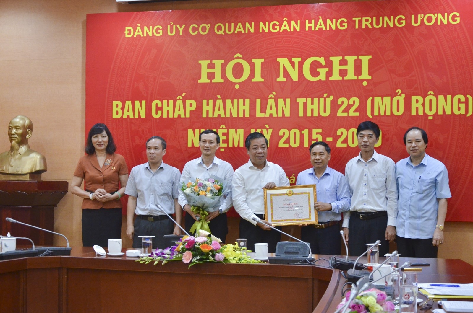 Đảng ủy cơ quan NHTW: Góp phần hoàn thành toàn diện nhiệm vụ chính trị ngành Ngân hàng dang uy co quan nhtw gop phan hoan thanh toan dien nhiem vu chinh tri nganh ngan hang