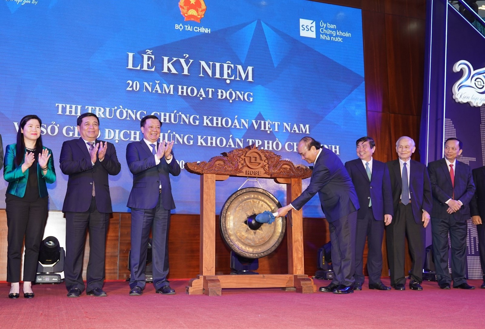 thu tuong thi truong chung khoan la be phong cho doanh nghiep