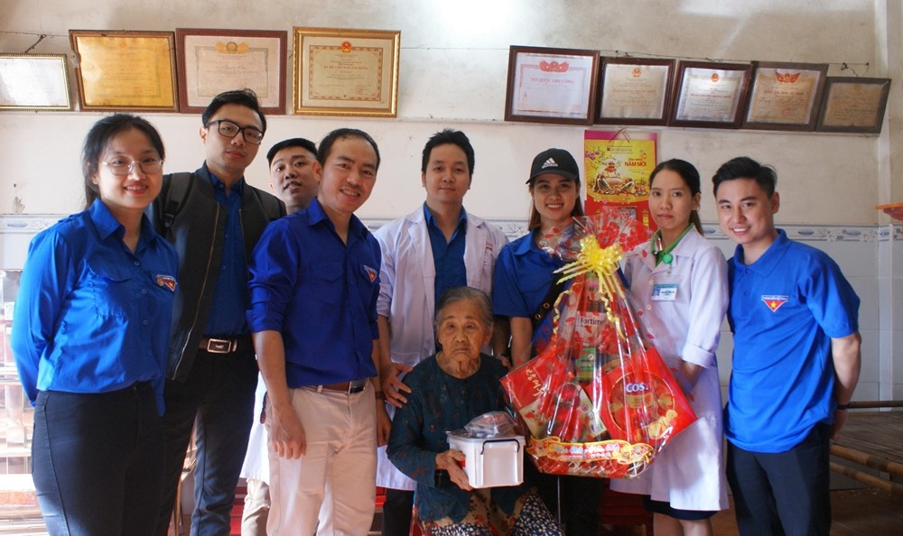 Hát về Mẹ Việt Nam Anh hùng Hát về Mẹ Việt Nam Anh hùng