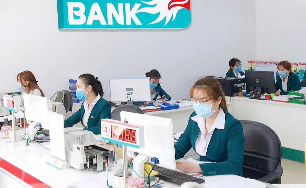 Ngân hàng tích cực giảm lãi suất, phí ngan hang tich cuc giam lai suat phi