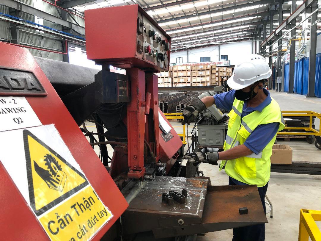 doanh nghiep nganh co khi no luc canh tranh ngay tren san nha