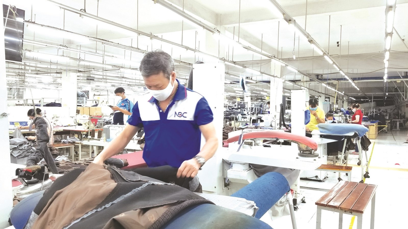 doanh nghiep thay doi de ung pho voi covid