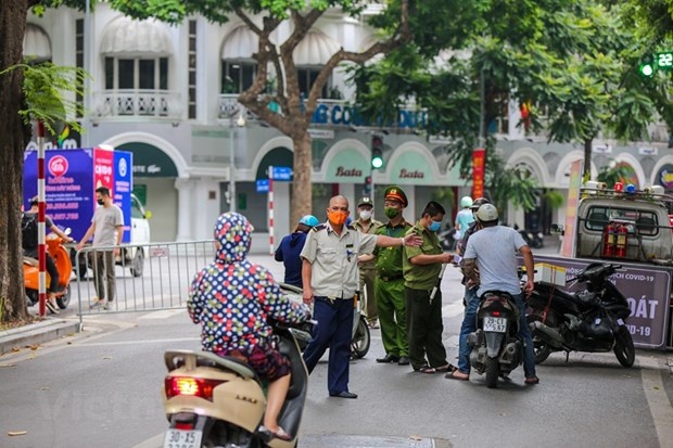 ha noi ban hanh mau giay di duong cho nguoi du dieu kien luu thong