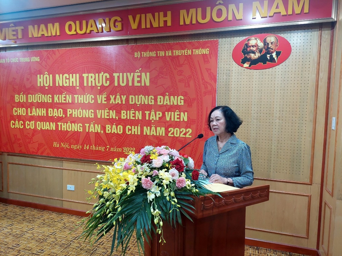 chu dong doi moi sang tao hon nua khi viet ve xay dung dang