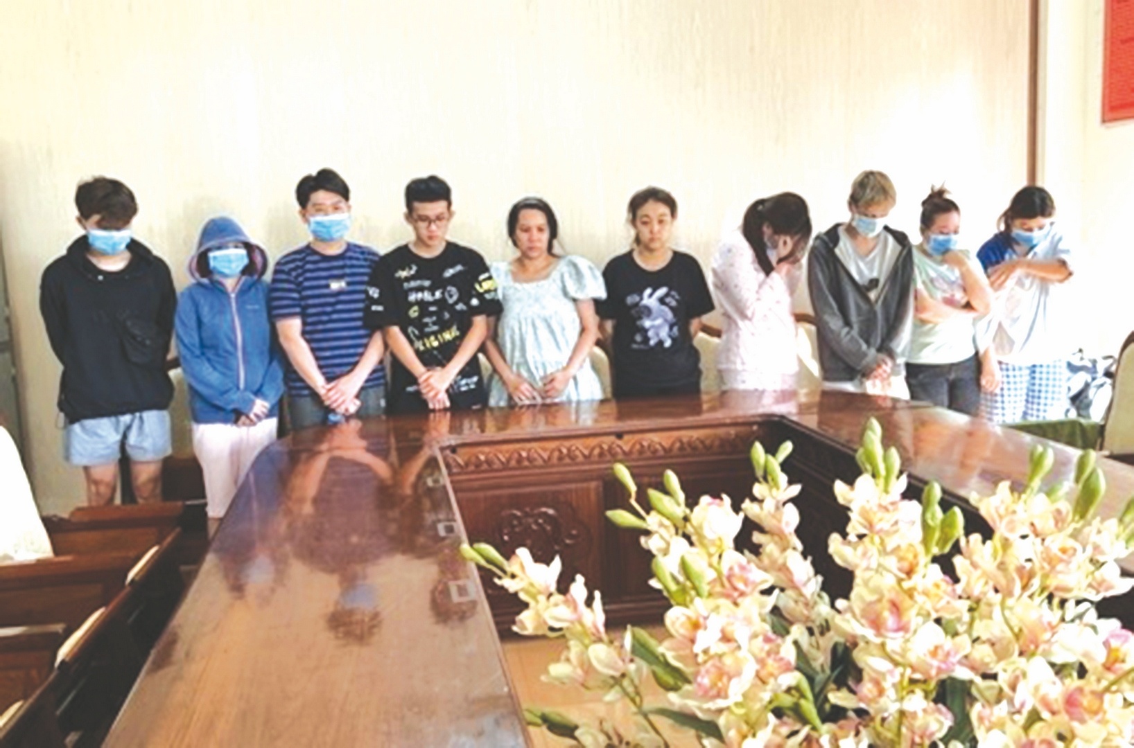 gia mao nhan vien ngan hang lua cho vay tin chap