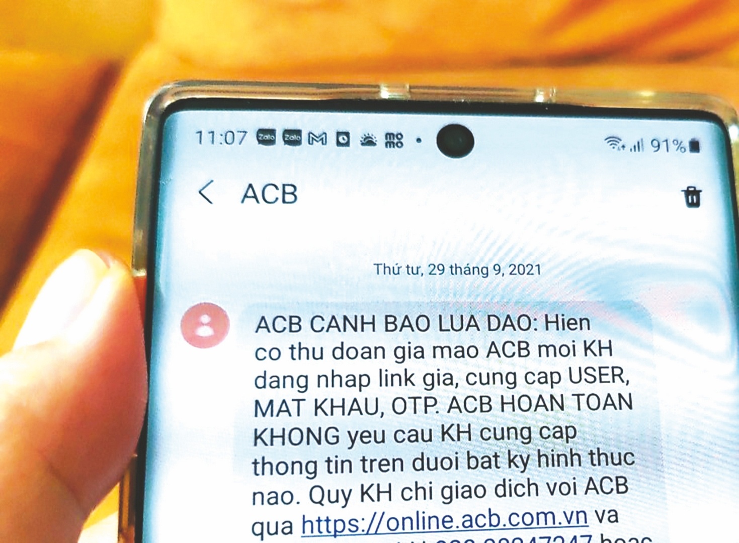 gia mao nhan vien ngan hang lua cho vay tin chap