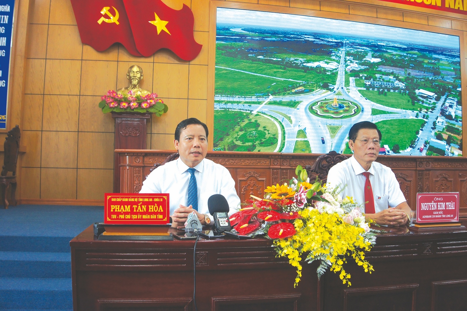 “Mình ra ngân hàng là được ký liền!" minh ra ngan hang la duoc ky lien