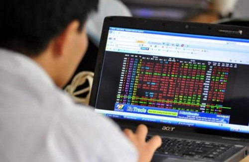 Chứng khoán chiều 12/8: VN-Index giảm mạnh gần 9 điểm Chứng khoán chiều 12/8: VN-Index giảm mạnh gần 9 điểm