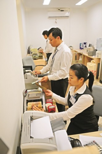 Lợi nhuận ngân hàng: Vẫn phải thắt lưng buộc bụng