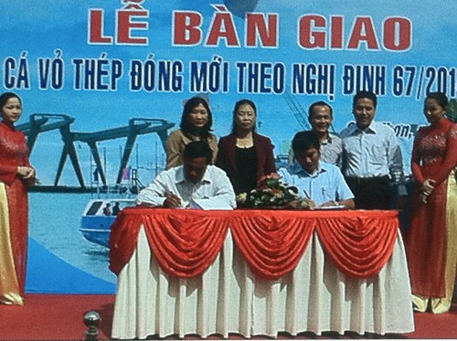 Bình Định bàn giao tàu vỏ thép NĐ 67 cho ngư dân