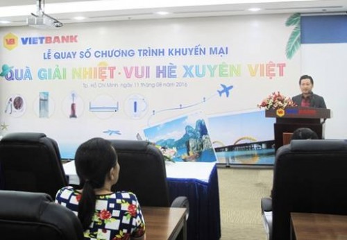 200 khách hàng của VietBank trúng thưởng 200 khách hàng của VietBank trúng thưởng