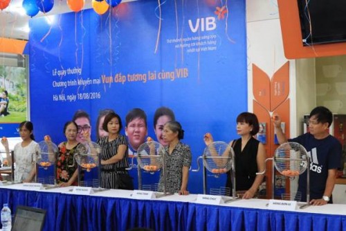 Khách hàng VIB trúng thưởng chuyến du lịch Đức cho 2 người