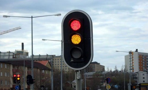 Chuyện đèn vàng, đèn đỏ và ý thức tham gia giao thông của người Việt