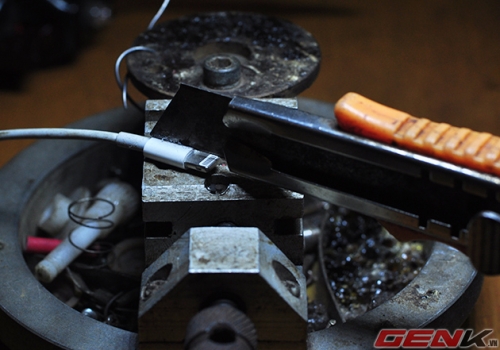 Cáp iPhone đứt... đừng vội vứt đi!