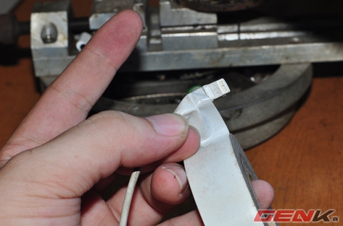 Cáp iPhone đứt... đừng vội vứt đi!