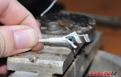 Cáp iPhone đứt... đừng vội vứt đi!