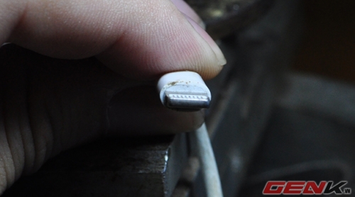 Cáp iPhone đứt... đừng vội vứt đi!