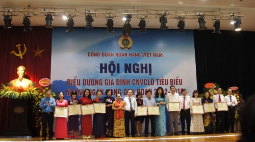 Hội nghị biểu dương gia đình CNVCLĐ tiêu biểu xuất sắc Hội nghị biểu dương gia đình CNVCLĐ tiêu biểu xuất sắc