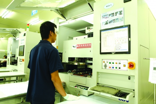 Hỗ trợ tăng trưởng: Ngân hàng nặng gánh