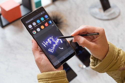 Samsung Galaxy Note8 chính thức: màn 6.3 inch, camera kép, nam tính hơn Galaxy S8 Samsung Galaxy Note8 chính thức: màn 6.3 inch, camera kép, nam tính hơn Galaxy S8