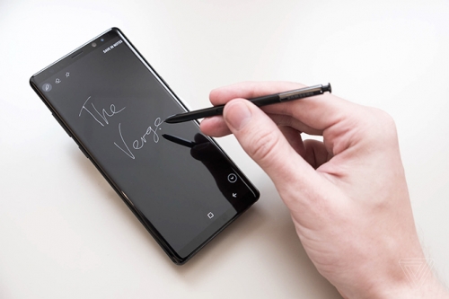 Samsung Galaxy Note8 chính thức: màn 6.3 inch, camera kép, nam tính hơn Galaxy S8 Samsung Galaxy Note8 chính thức: màn 6.3 inch, camera kép, nam tính hơn Galaxy S8