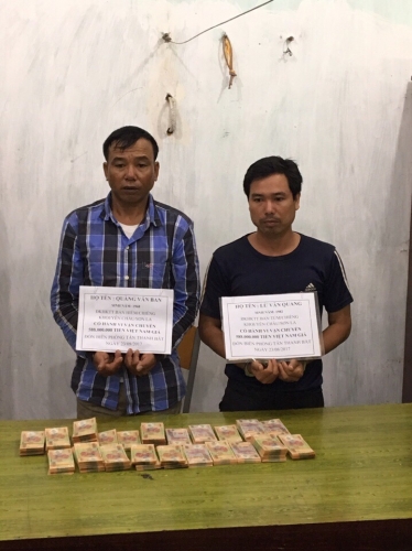 Bắt giữ đối tượng vận chuyển gần 600 triệu tiền giả Bắt giữ đối tượng vận chuyển gần 600 triệu tiền giả