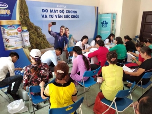 Vinamilk hỗ trợ sức khỏe cho 1500 người cao tuổi