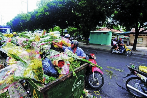 Rác và hoa Rác và hoa