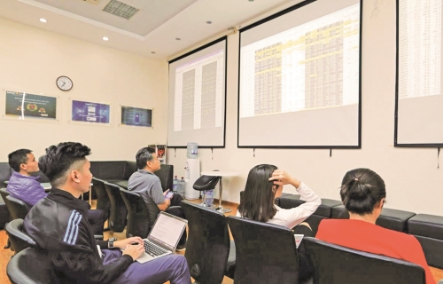 Lình xình quanh đáy?