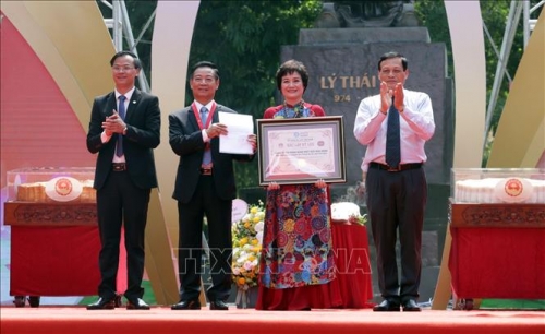 Vinh danh cặp bánh Trung thu lớn nhất Việt Nam