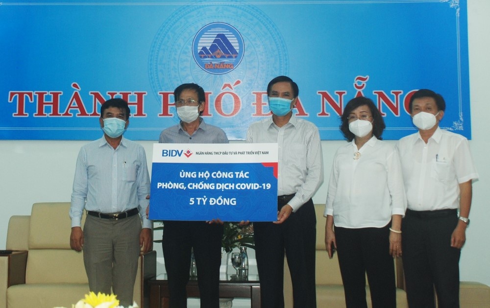 cac ngan hang trao 21 ty dong ho tro da nang chong dich covid 19