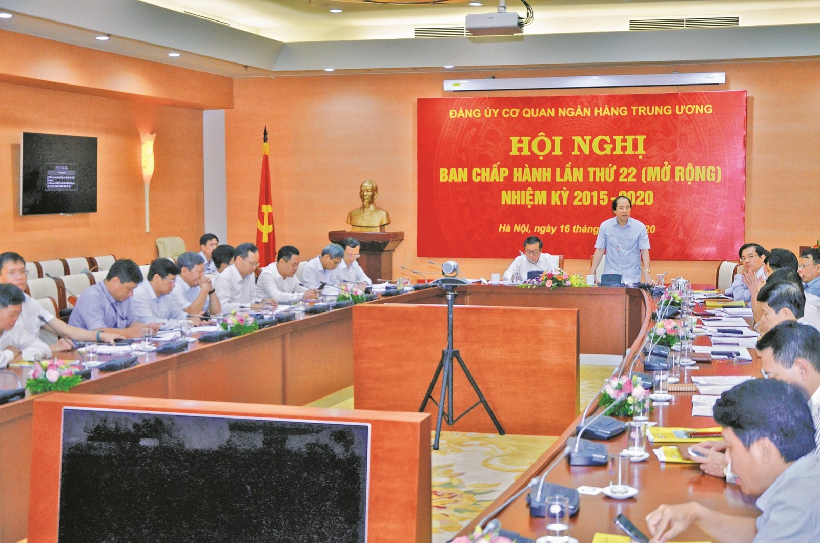 Vững vàng trước mọi thách thức, hoàn thành thắng lợi nhiệm vụ chính trị của Ngành vung vang truoc moi thach thuc hoan thanh thang loi nhiem vu chinh tri cua nganh