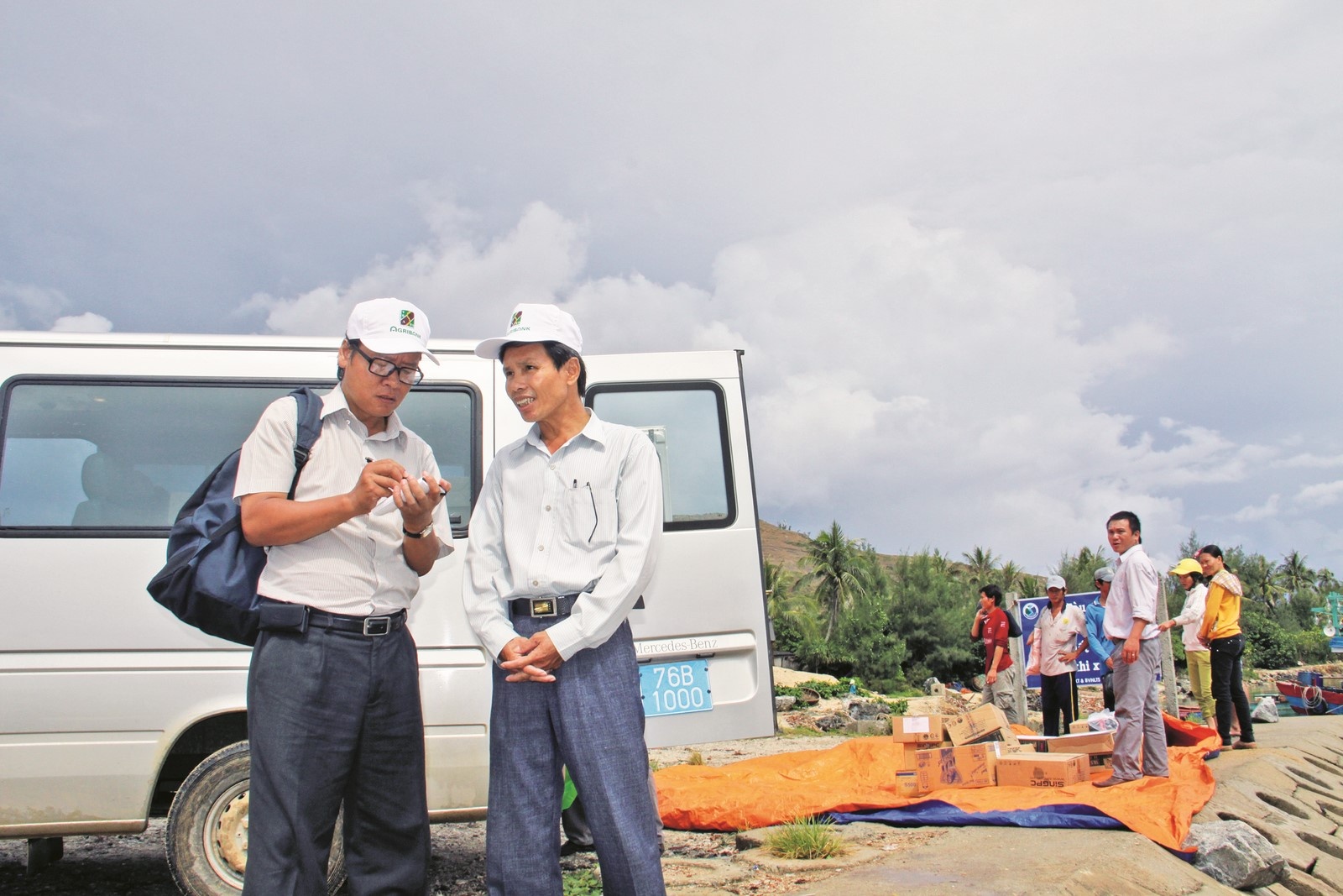 Từ Mũi Cà Mau tới địa đầu Móng Cái tu mui ca mau toi dia dau mong cai