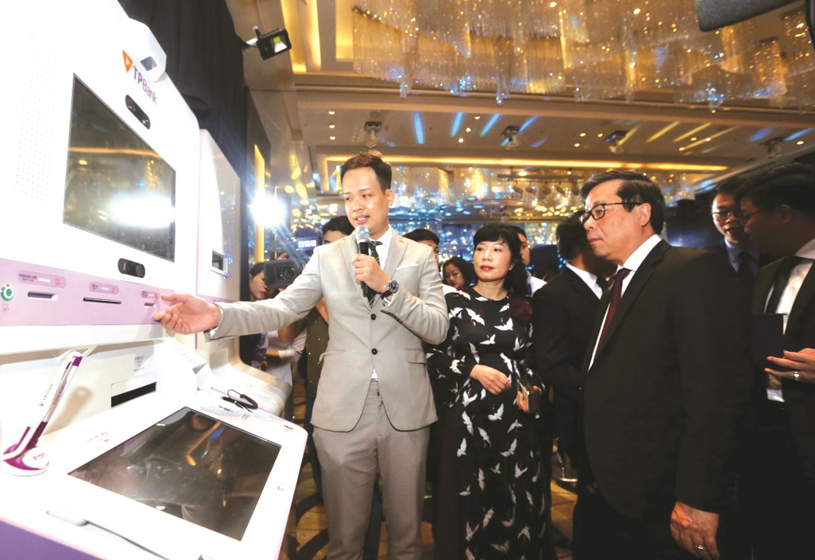 Chuyển đổi số ngân hàng: Không thể chậm trễ Chuyển đổi số ngân hàng: Không thể chậm trễ