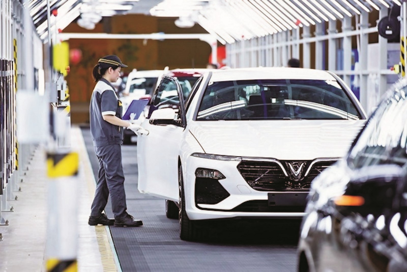 Ô tô trong nước lấy lại thế cân bằng