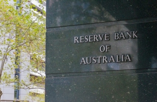 Ngân hàng trung ương Úc sẽ lui thời điểm thu hẹp QE