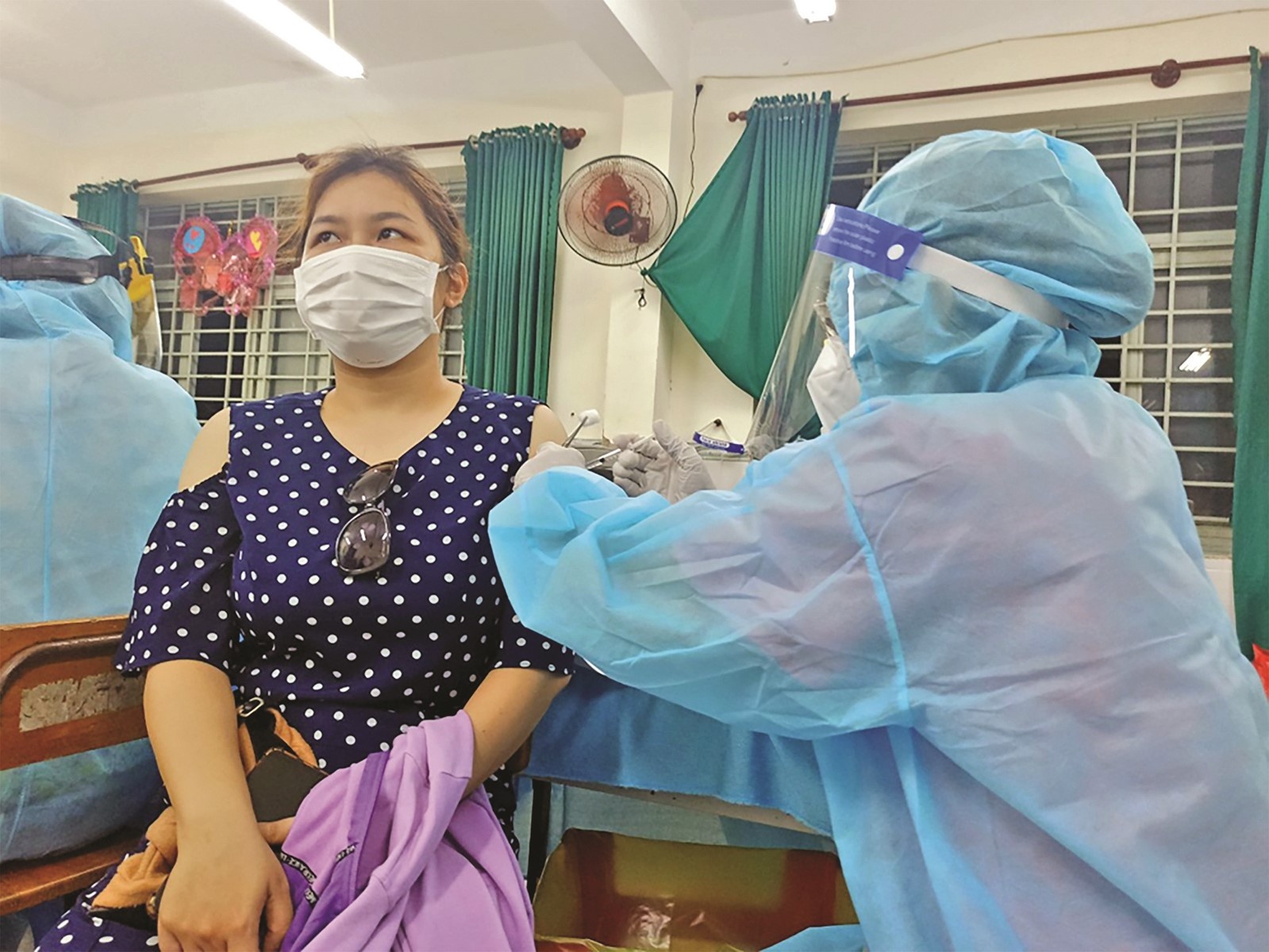 day nhanh tiem vaccine de phuc hoi kinh te