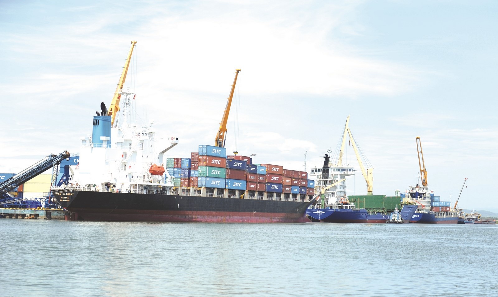 cuoc dua nang cap cang bien