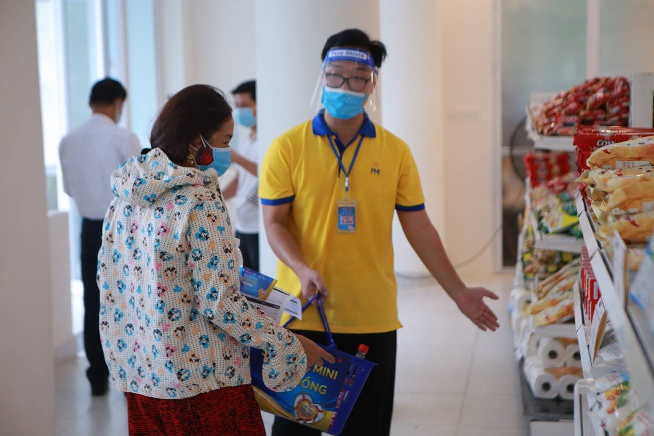 "Siêu thị mini 0 đồng" đến với Tây Hồ - virus đi xa, tình người ở lại mo hinh sieu thi mini 0 dong virus di xa tinh nguoi o lai