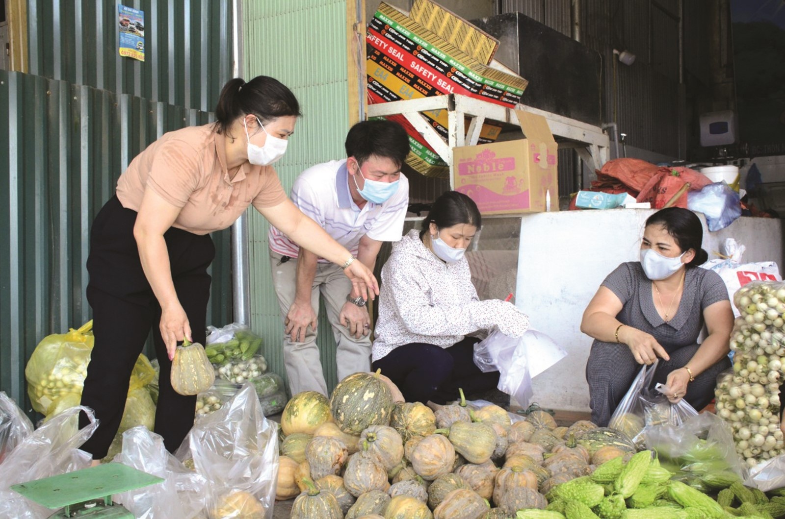 Làm sao đưa nông sản tới người dân vùng dịch lam sao dua nong san toi nguoi dan vung dich