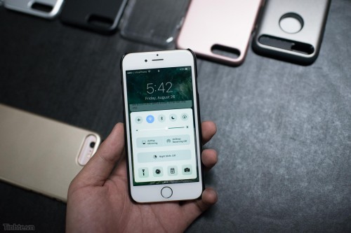 Trên tay bao bảo vệ cho iPhone 7 và iPhone 7 Plus