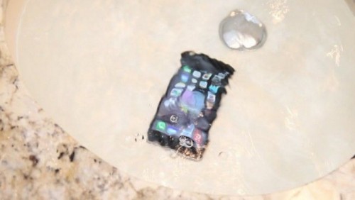iPhone 7 chống nước nhưng Apple sẽ không bảo hành nếu bị hỏng vì nước