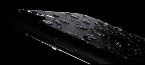 iPhone 7 chống nước nhưng Apple sẽ không bảo hành nếu bị hỏng vì nước