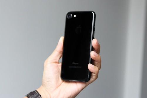 iPhone 7 Jet Black đầu tiên về Việt Nam, giá 32 triệu đồng
