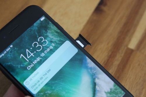 iPhone 7 Jet Black đầu tiên về Việt Nam, giá 32 triệu đồng