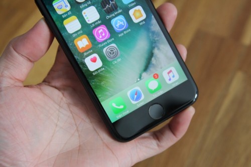 iPhone 7 Jet Black đầu tiên về Việt Nam, giá 32 triệu đồng