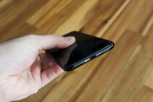 iPhone 7 Jet Black đầu tiên về Việt Nam, giá 32 triệu đồng