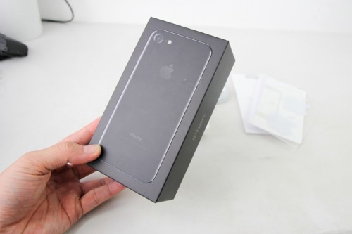 iPhone 7 Jet Black đầu tiên về Việt Nam, giá 32 triệu đồng