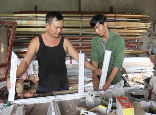 Từ hộ nghèo vươn lên thành chủ xưởng cơ khí